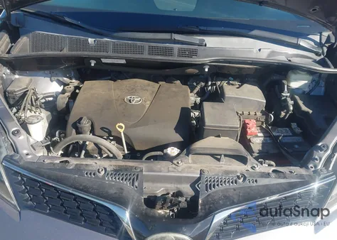 2018 Toyota Sienna Se 8 Passenger z USA, uszkodzony, nr VIN 5TDXZ3DC1JS942275